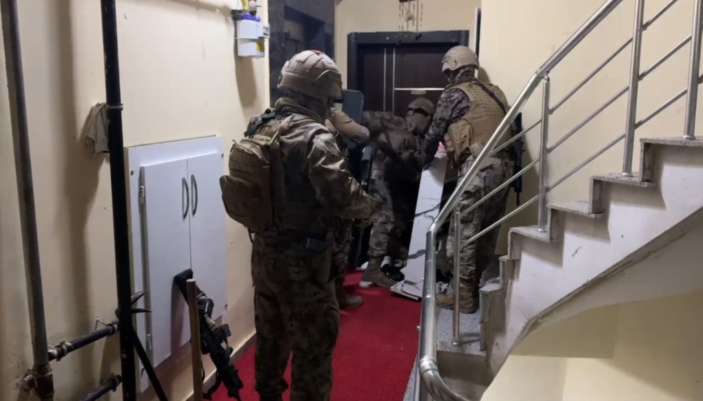  KONYADA TEFECİLERE ŞAFAK OPERASYONU, EVDEN SERVET ÇIKTI     