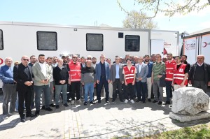 BAŞKAN USTAOĞLU VE ÇALIŞMA ARKADAŞLARI KAN BAĞIŞINDA BULUNDU 
