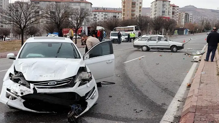 TÜİK: Trafik kazalarında 6 bin 35 kişi hayatını kaybetti