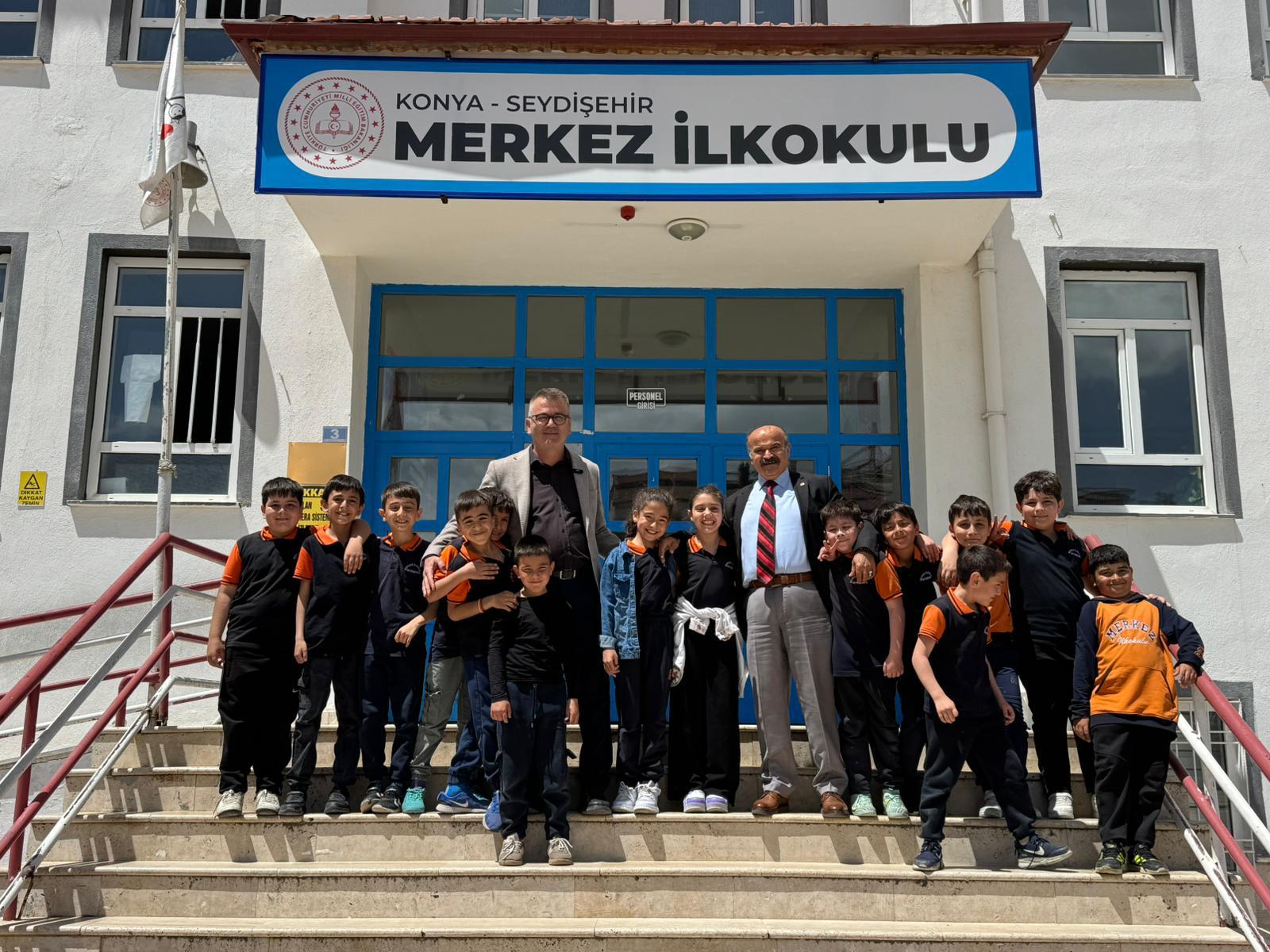 ÖĞRENCİLER YEREL YÖNETİMİ BAŞKAN USTAOĞLU’NDAN DİNLEDİ 