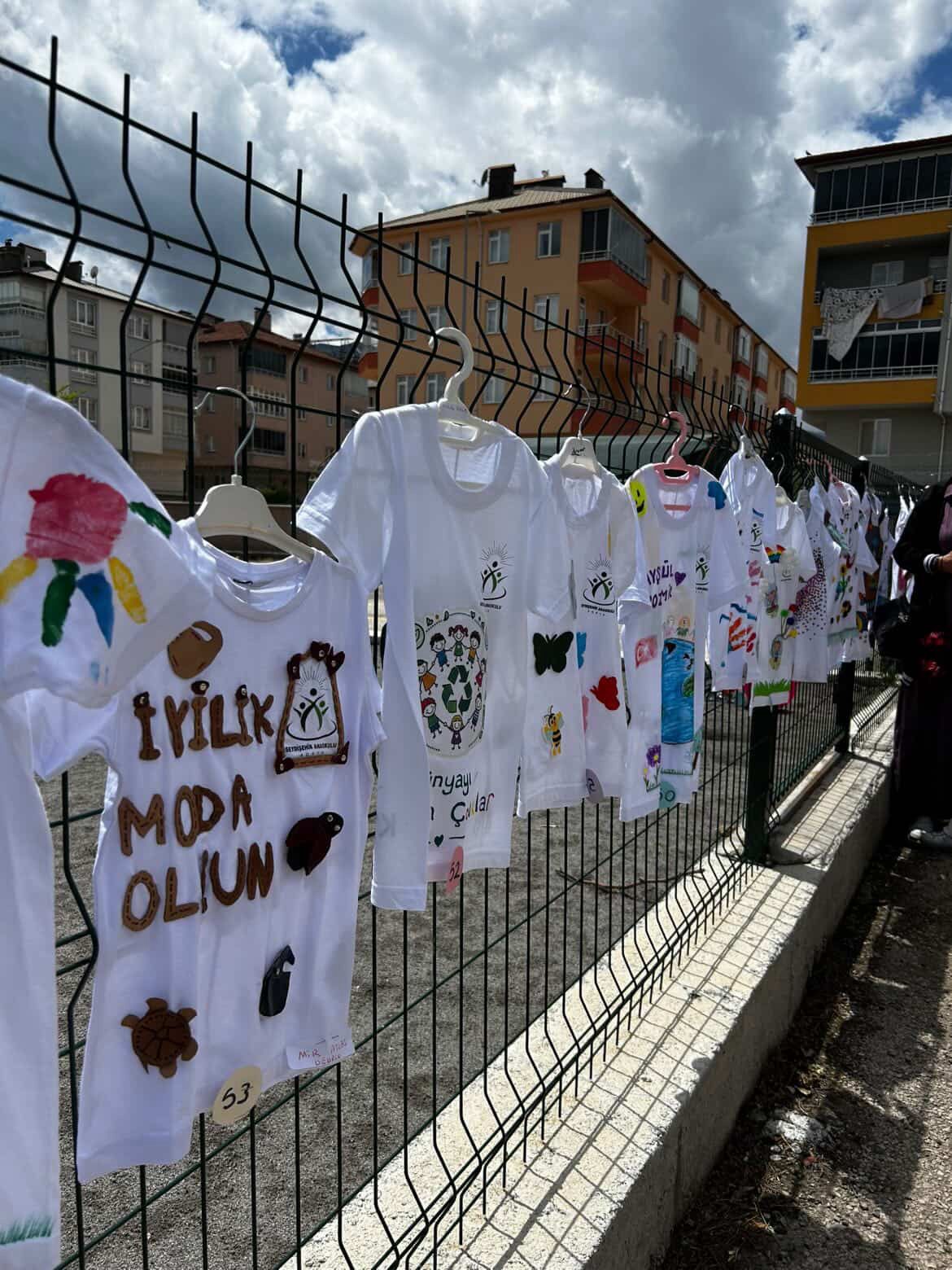 Seydişehir Anaokulu’nda Renkli Etkinlik: Minik Ellerin Hayalleri Tişörtlere Taşındı