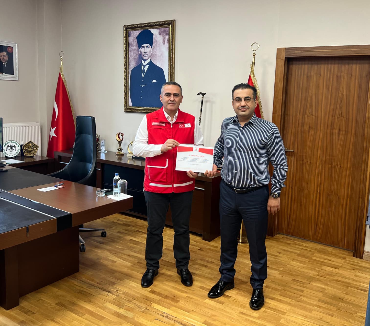 KAYMAKAM KIYICI TÜRK KIZILAY'A KURBAN BAĞIŞI YAPTI