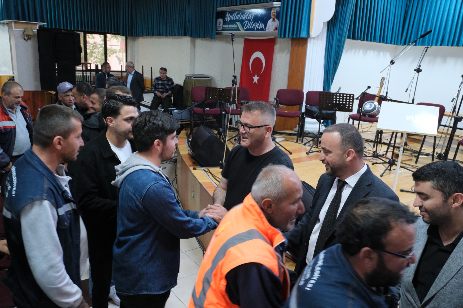 BAŞKAN USTAOĞLU ÇALIŞMA ARKADAŞLARI İLE BAYRAMLAŞTI 