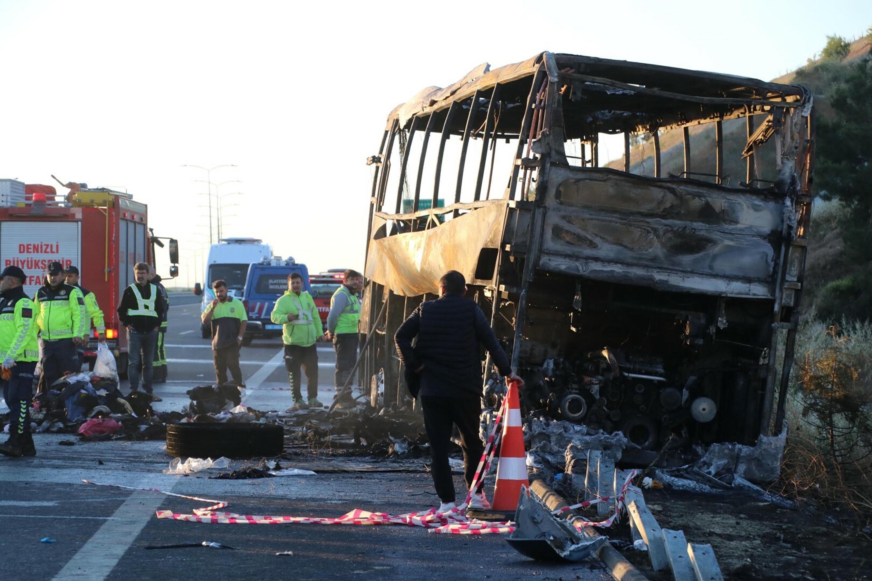 Denizli'deki kazada 9 aylık bebeğiyle ölen baba, eşi ve oğlunu kurtarmış 