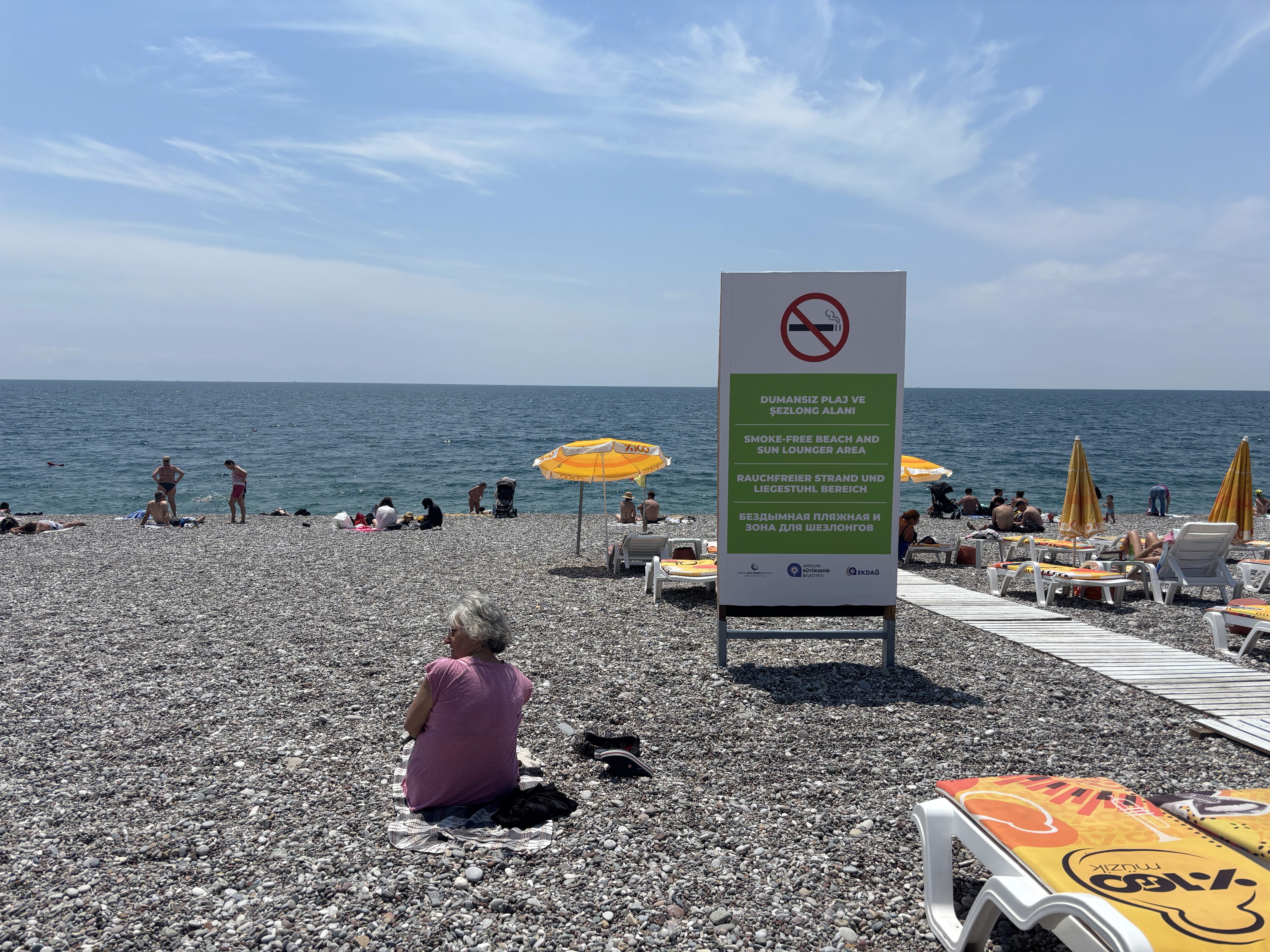Antalya - Sahillerde ‘dumansız plaj’ dönemi