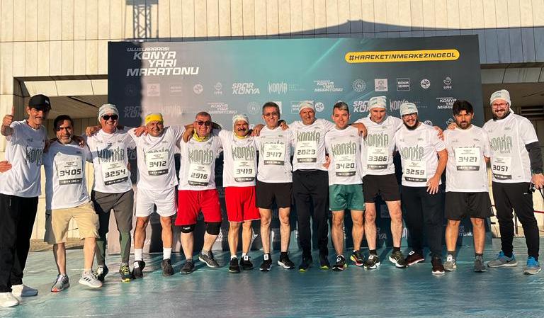 2. Uluslararası Konya Yarı Maratonuna Seydişehir'den 14 sporcu katıldı.