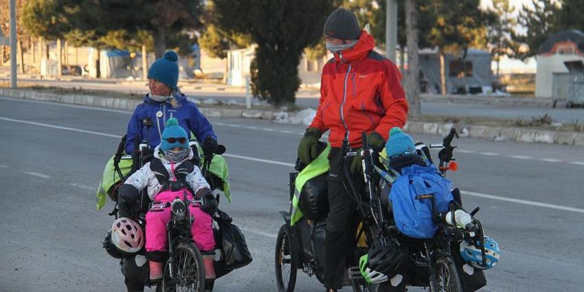 4 kişilik aile dünyayı böyle dolaşıyor! Konya'da mola verdiler
