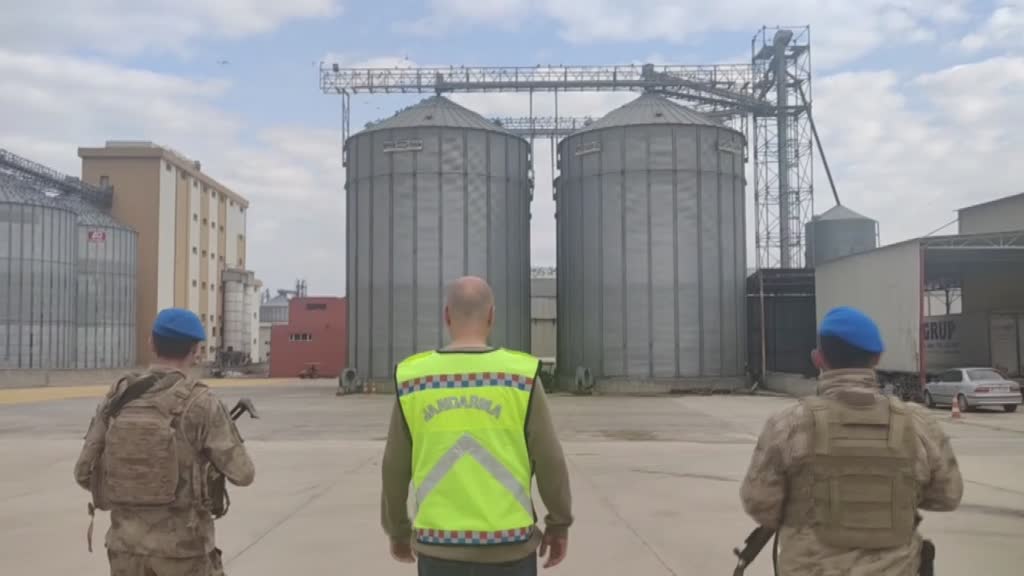 40 bin tonluk hububat vurgunu: Mardin'de tutuklanan 9 şüphelinin 700 milyon TL tutarındaki mallarına tedbir konuldu