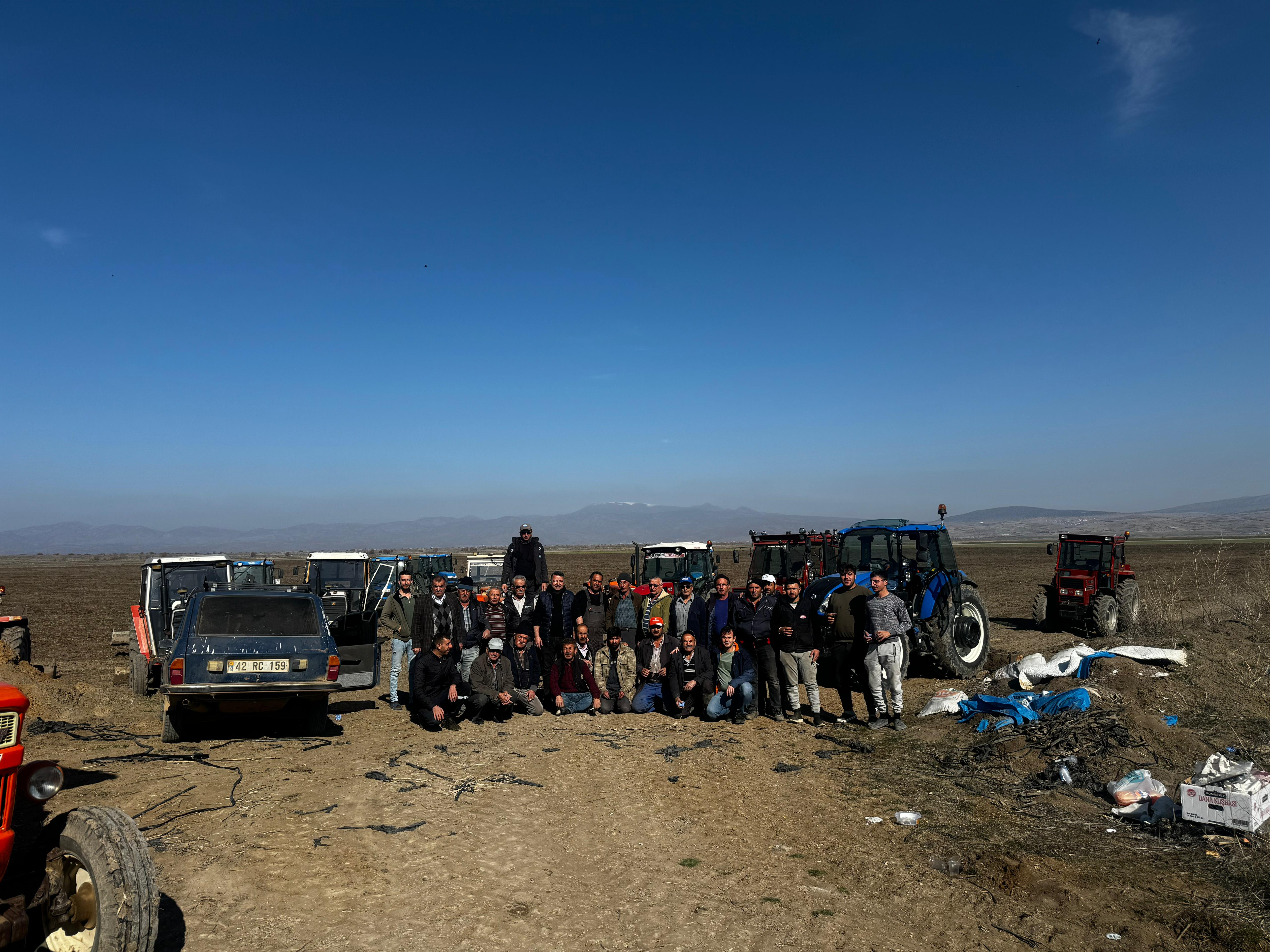 500 bin metrekarelik arazi, 60 gönüllü çiftçinin desteğiyle ekildi!