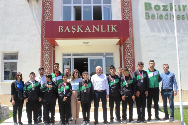 6 MADALYA KAZANAN BOZKIR ÖZEL SPORCULAR BAŞKAN SAYGI’YI ZİYARET ETTİ