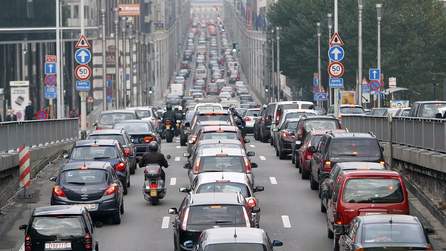 AB ülkeleri, 2035'te benzinli ve dizel arabaları yasaklamayı onayladı