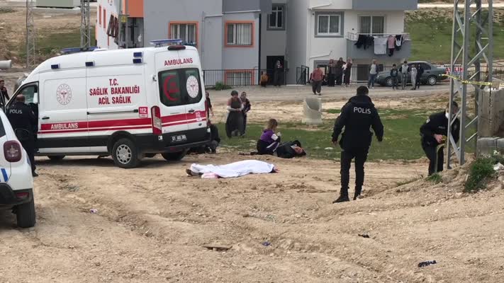 Adana'da Boşanmak isteyen karısını kızının yanında öldürdü