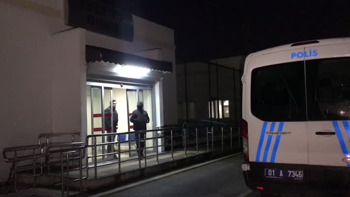 Adana'da üç kişiye otomobille çarpıp kaçan şüpheliler barda yakalandı