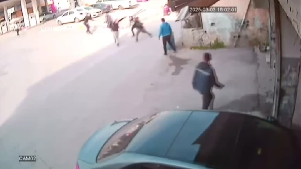 ADANA - Trafik kazası sonrası çıkan kavgada 1 kişi öldü, 2 kişi yaralandı