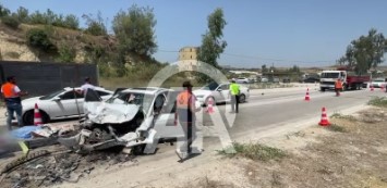 ADANA - Yol temizleme aracına çarpan otomobildeki anne öldü, 3 çocuğu yaralandı