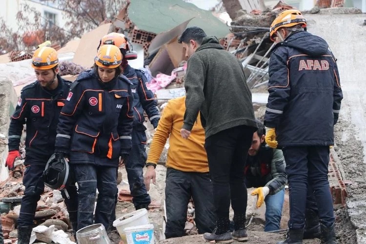 AFAD'dan deprem bölgesi için 'Sıkça sorulan sorular' başlıklı paylaşım