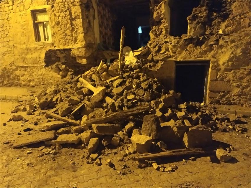  AFAD, Konya'da deprem nedeniyle 3 metruk binada hasar olduğunu açıkladı