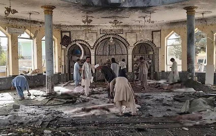 Afganistan'da cuma namazı sırasında bir camiye bombalı saldırı düzenlendi: 100 ölü