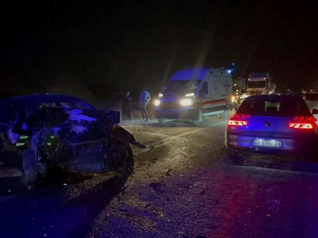 Afyonkarahisar'da zincirleme kaza: 2 ölü, 5 yaralı