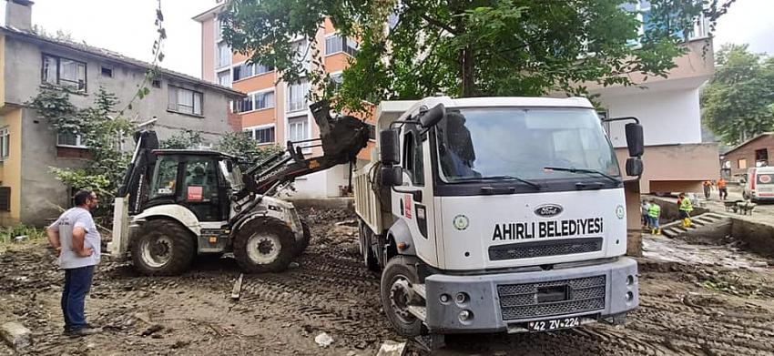 Ahırlı Belediyesinden  sel bölgesine araç, desteği 