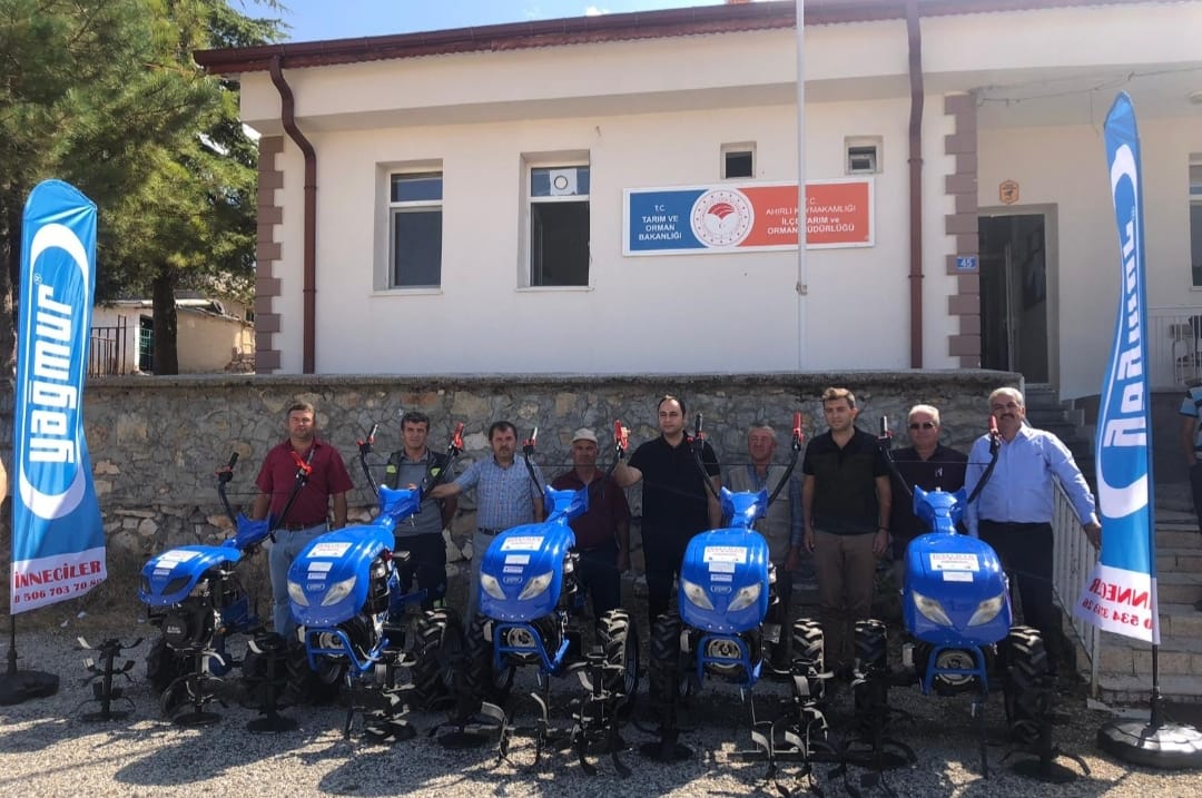 Ahırlı'da çiftçilere destekler sürüyor