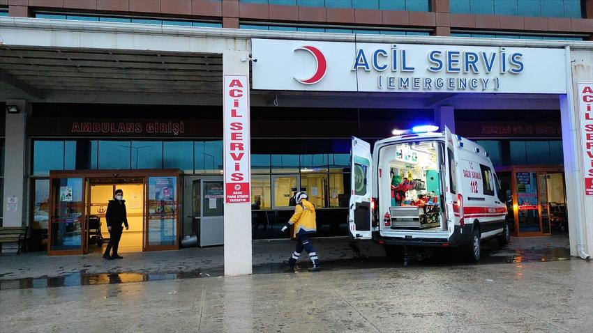 Ahırlı'da evinin çatısından düşen kişi yaralandı