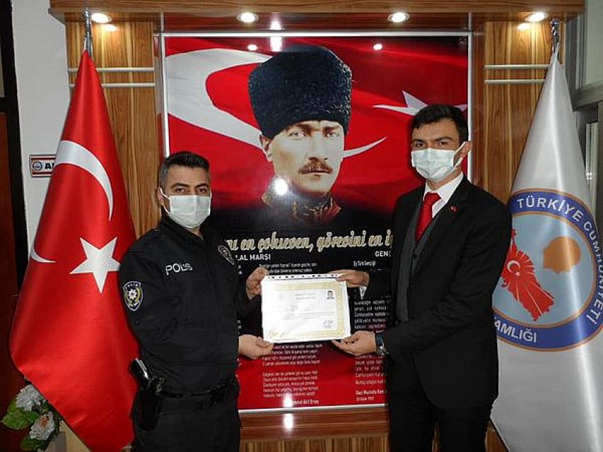 Ahırlı Kaymakamı Ibrahim Pelit'ten ödül