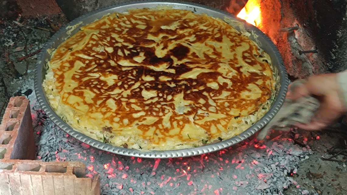 Ahırlı Yöresi Geleneksel usul gözde Su böreği yapımı VİDEOHABER