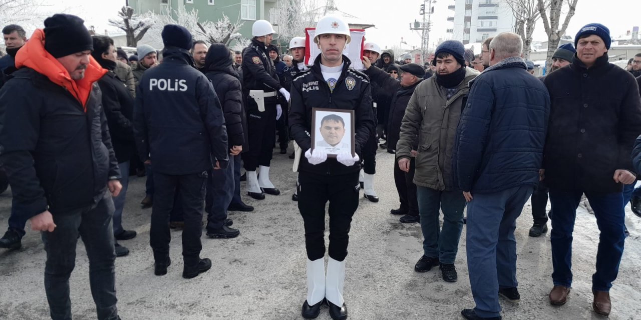 Ailesini Konya’ya bırakıp deprem bölgesine dönen polis memuru kazada can verdi!