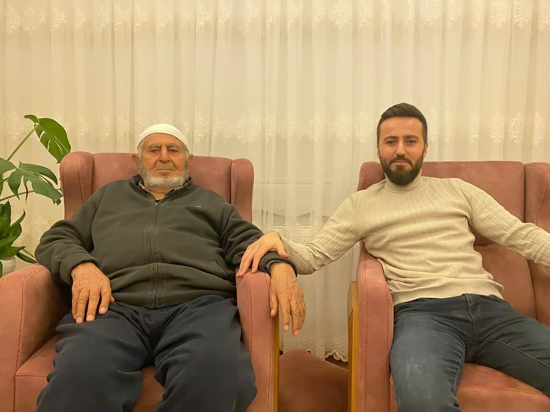 Ak Parti Gençlik kolları başkanı Batuhan aydınin dedesi  İşadamı ahmet Aydın'ın babası