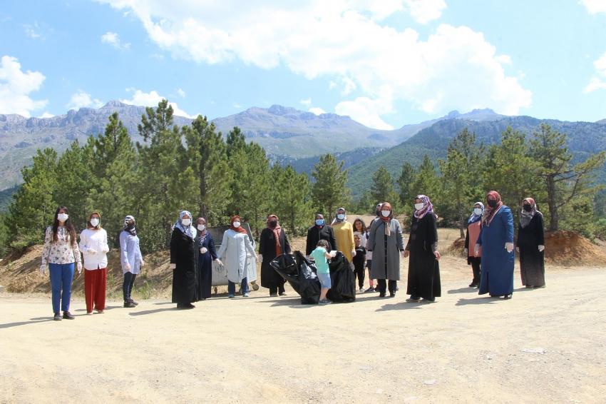 AK PARTİ SEYDİŞEHİR KADIN KOLLARINDAN ÇEVRE TEMİZLİĞİ SEFERBERLİĞİ 