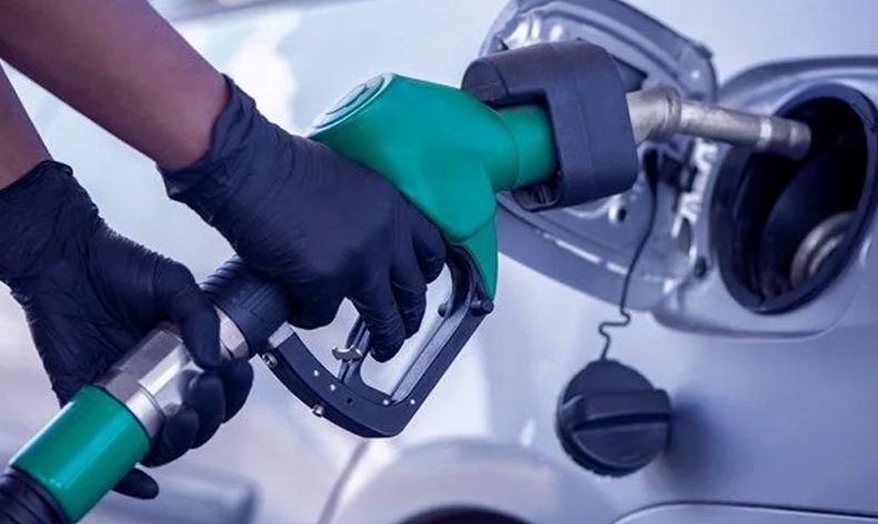 Akaryakıta bu  gece itibari  ile  çifte  indirim