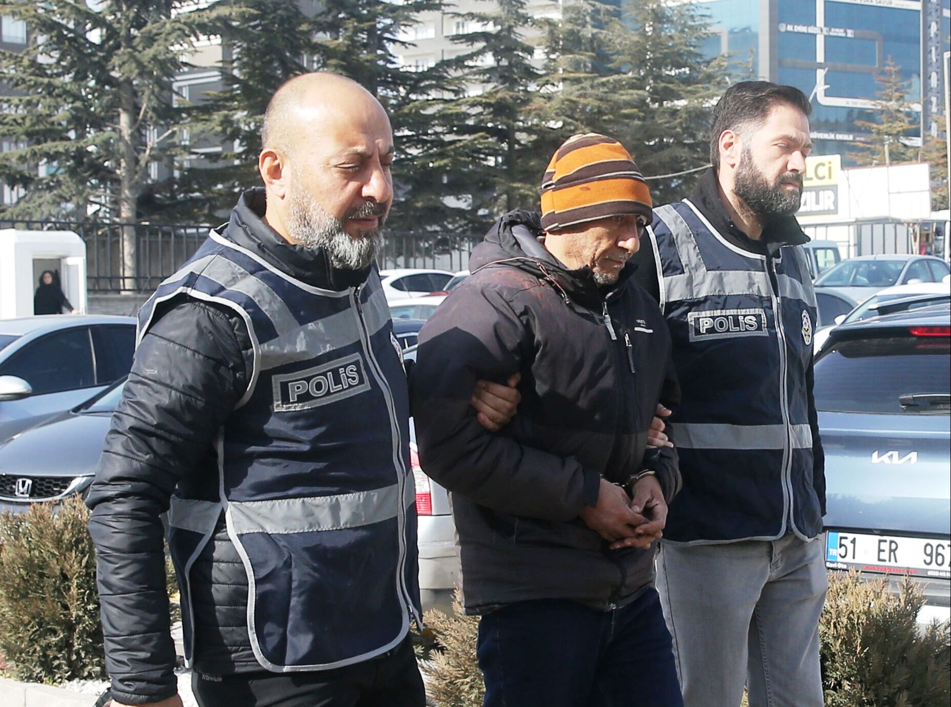 Akılalır gibi değil! "Bana yapay zeka yerleştirdi" deyip doktoru bıçakladı