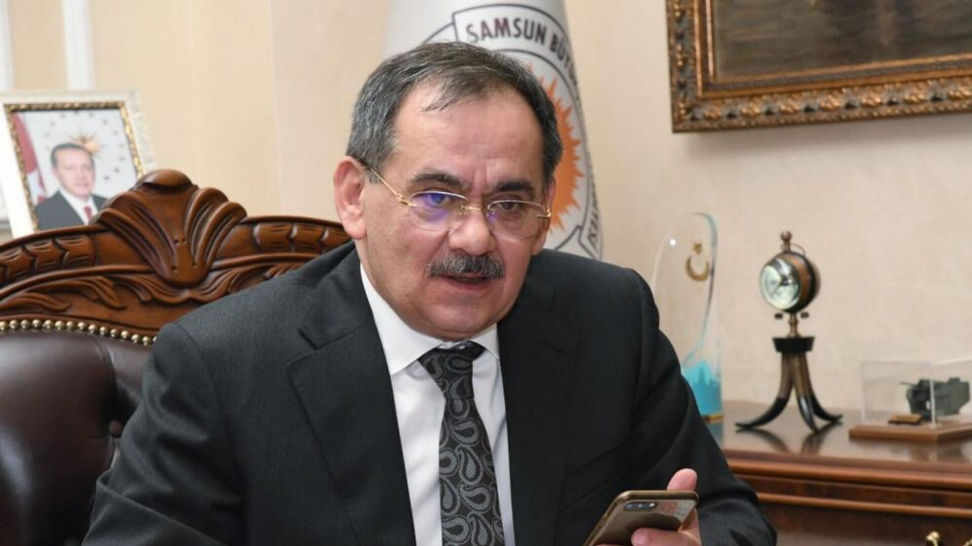 AKP'li Büyükşehir Belediye Başkanı görevini bıraktı