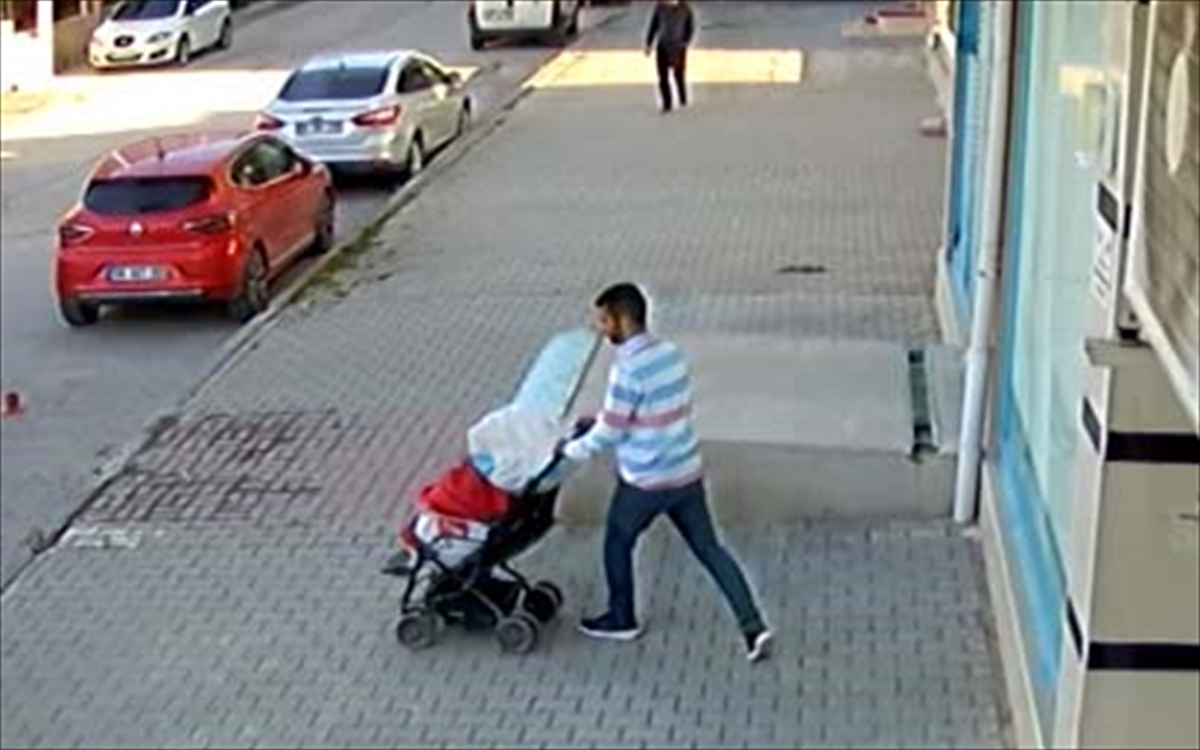 AKSARAY - Çaldığı malzemeleri bebek arabasıyla taşıyan şüpheli güvenlik kamerasında