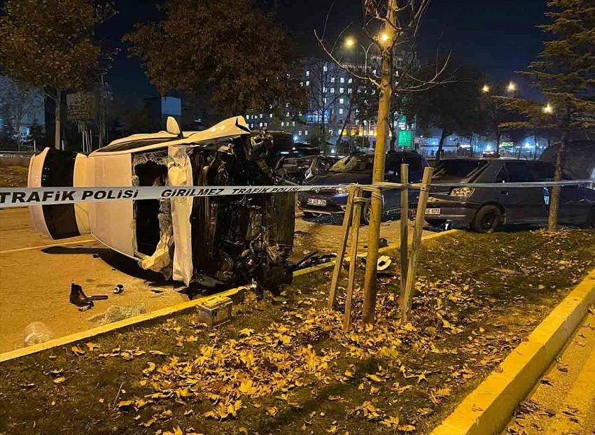 Aksaray'da 6 otomobilin karıştığı zincirleme trafik kazasında 8 kişi yaralandı