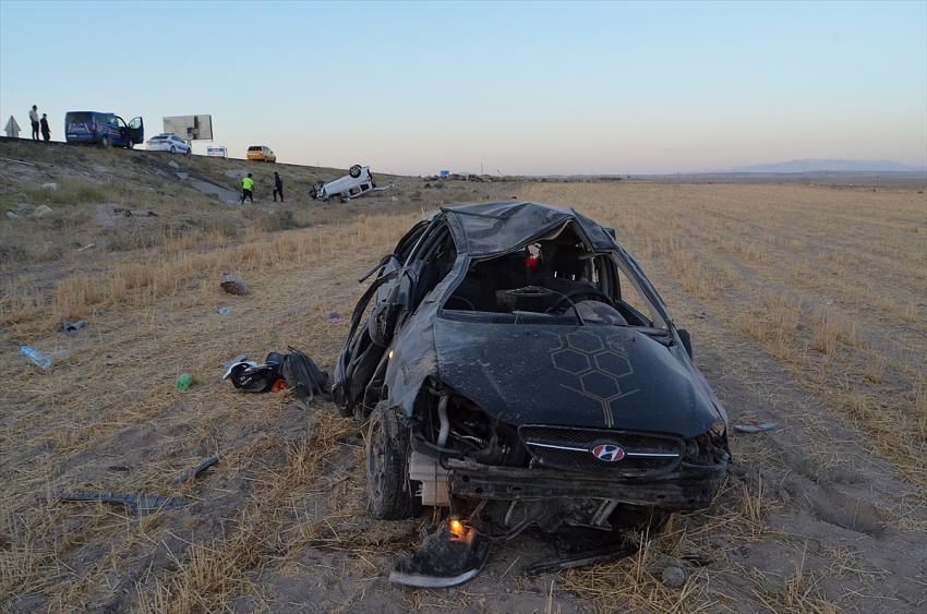 Aksaray’da hafif ticari araç ile otomobil çarpıştı: 2 ölü, 7 yaralı