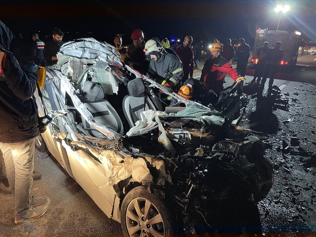 Aksaray'da kamyon ile çarpışan otomobilin sürücüsü öldü
