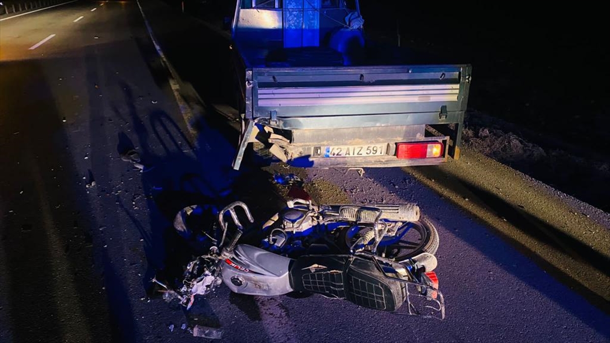 Aksaray'da kamyonete çarpan motosikletin sürücüsü hayatını kaybetti