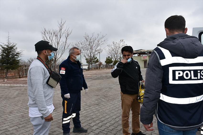  Aksaray'da karantinada olması gereken baba ve oğlu gezerken yakalandı