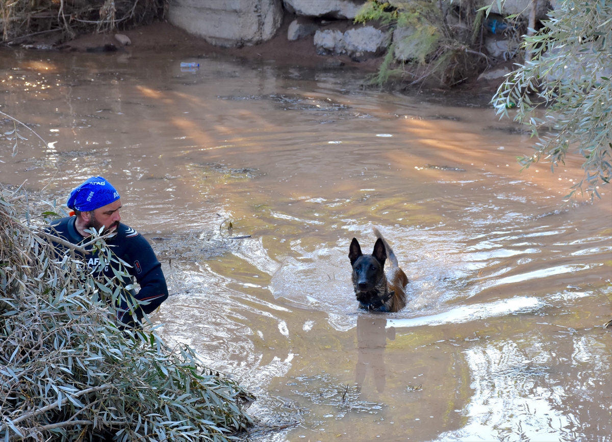 Aksaray'da selde kaybolan bebeği arama çalışmaları sürüyor