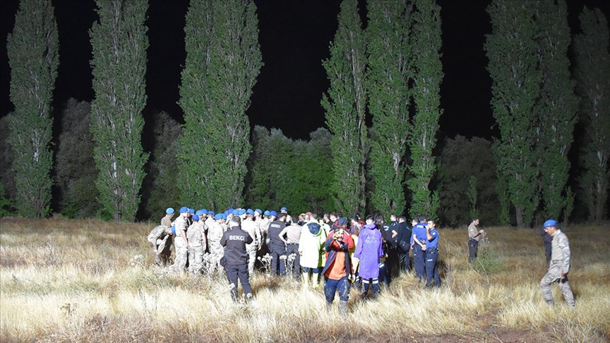 Aksaray'da selde mahsur kalan 13 kişi kurtarıldı, 1 kişinin cesedi bulundu