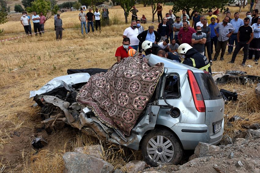  Aksaray'da trafik kazasında 2 kardeş öldü, 1 kişi yaralandı