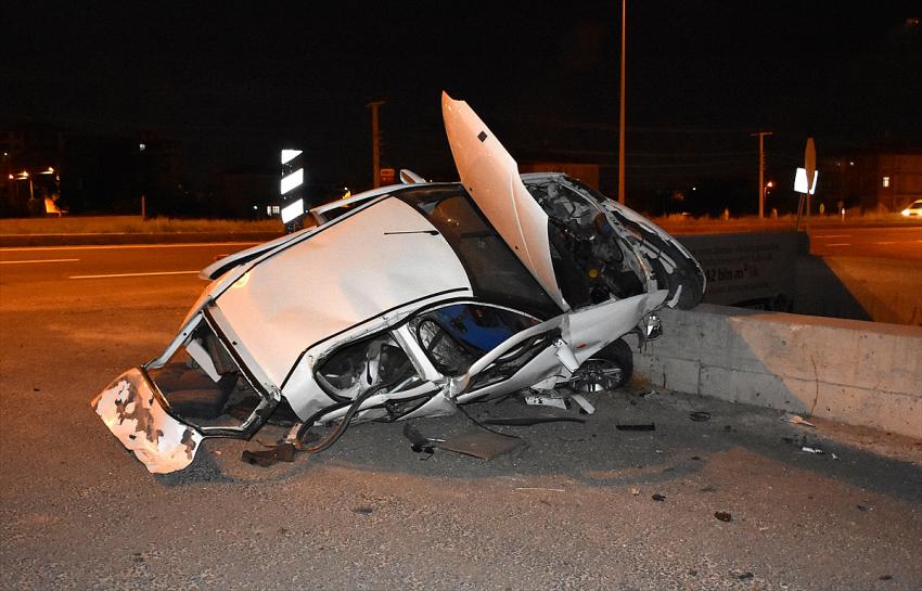Aksaray'da Trafik kazasında araçtan fırlayan genç sürücü alt geçide düşerek öldü