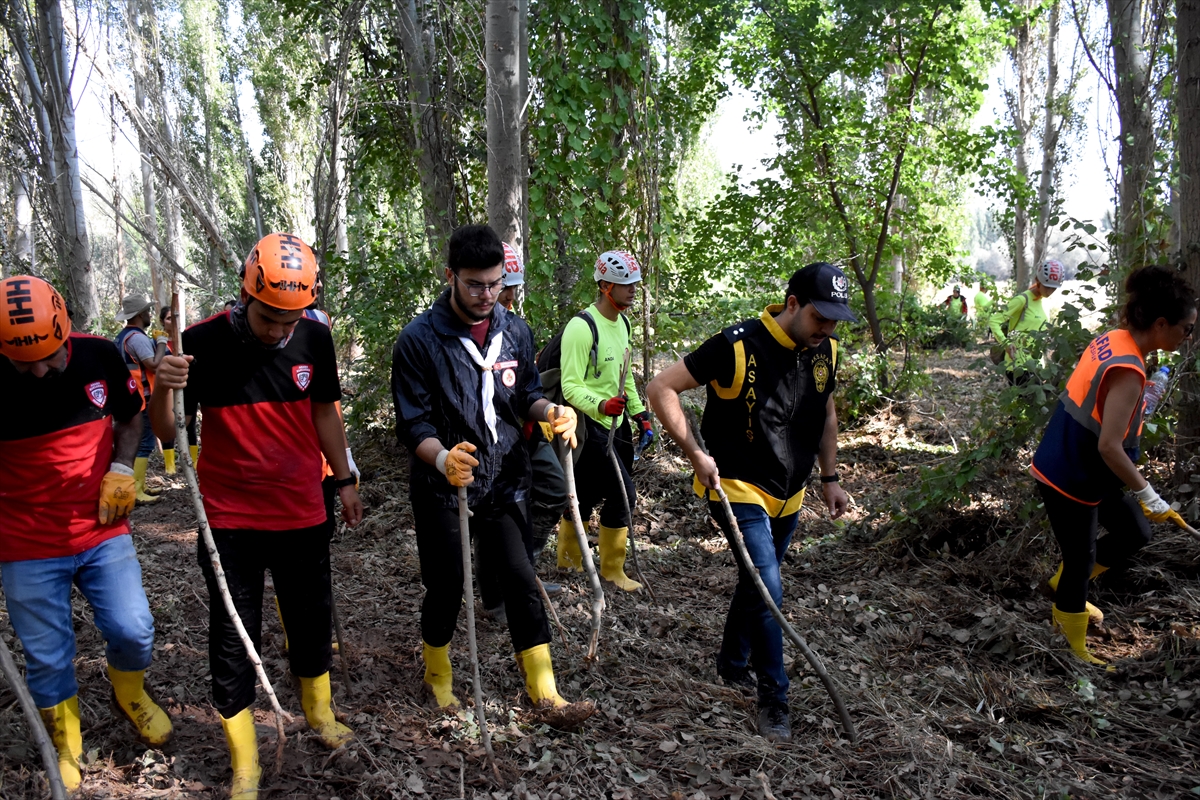 Aksaray'daki sel sonrası kaybolan bebek için arama kurtarma çalışmaları sürüyor