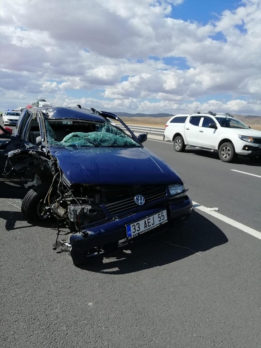  Aksaray Konya yolunda otomobil tıra çarptı: 6 yaralı