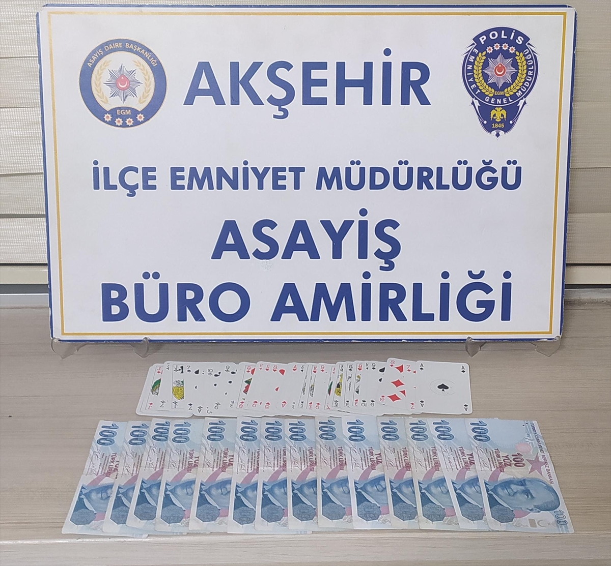 Akşehir'de kumar oynarken yakalanan 6 kişiye para cezası kesildi