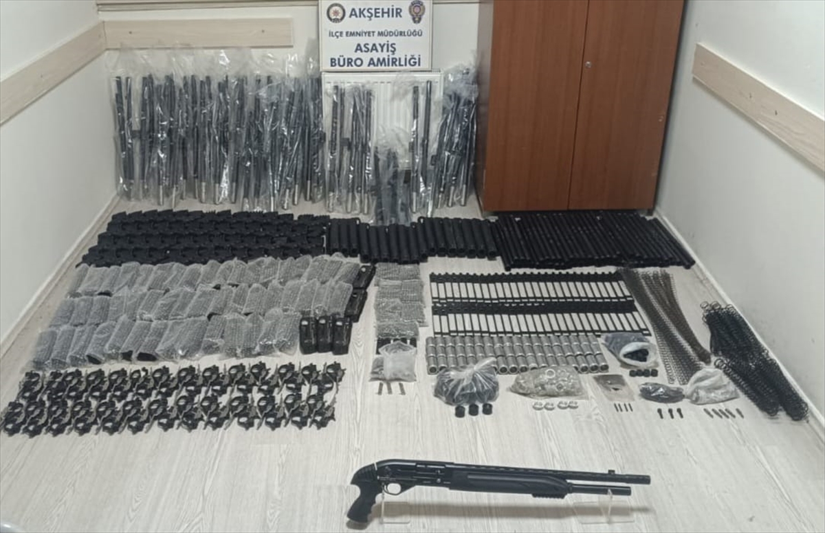 Akşehir'de polisin operasyonunda 1279 adet kaçak av tüfeği parçası yakalandı