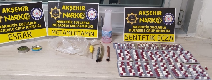 Akşehirde Şüphe Üzerine Takibe Alınan Araçtan Uyuşturucu Hap Ele Geçirildi 5 Şüpheli Gözaltına Alındı