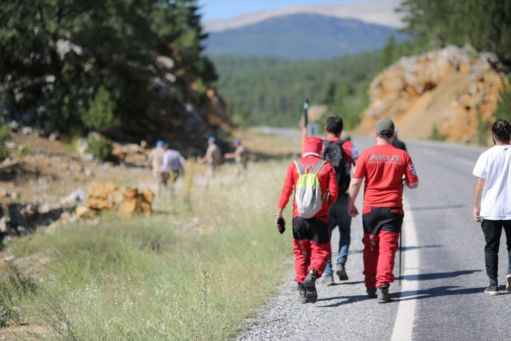 Akseki'de 4 gündür kayıp olan kadını 160 kişilik ekip arıyor